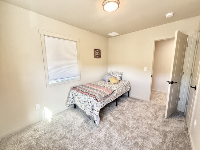 Building Photo - 186 W Quandary Ct