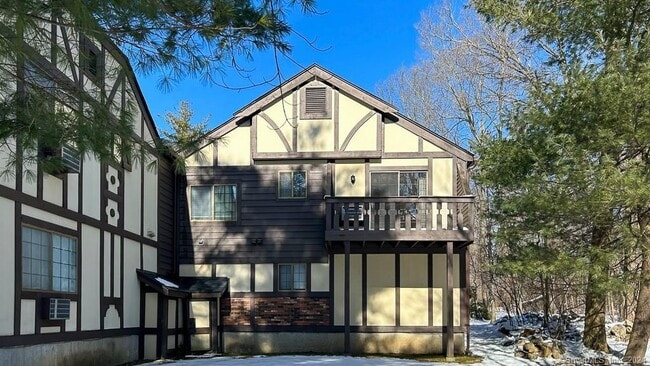 Building Photo - 8 Derby Ct