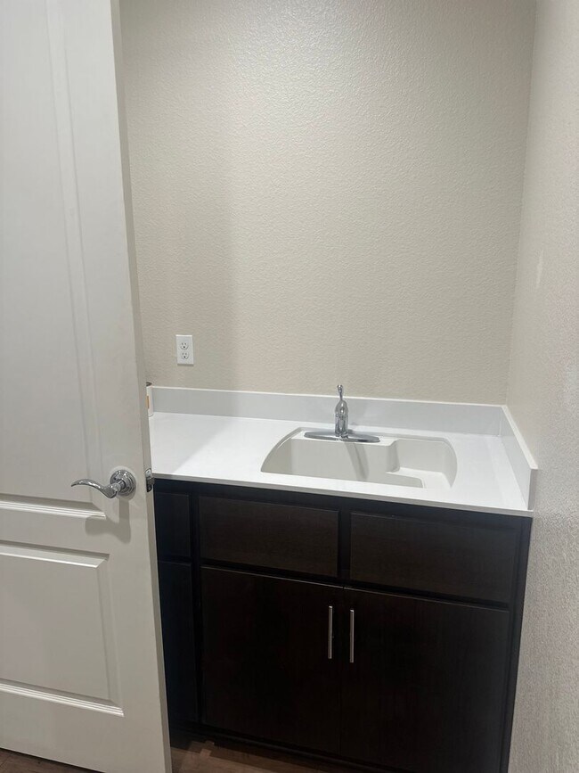 Building Photo - $500.00 off first full months if possessio...