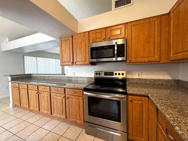 Building Photo - 3 BEDROOM WITH FIREPLACE AND LVP PLANK FLO...