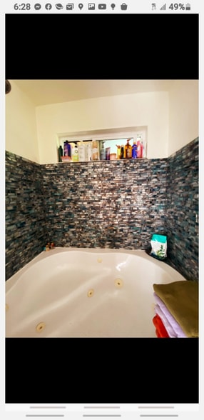 Building Photo - 15-2745-2745 Kahala St