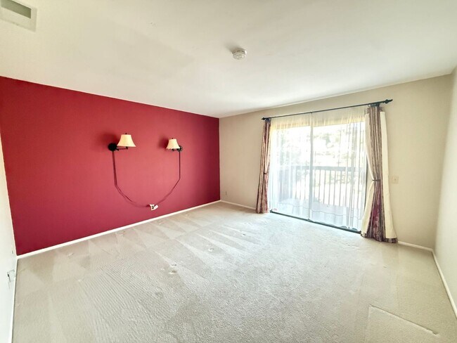 Building Photo - 3 Bedroom Condo available in Arroyo Grande