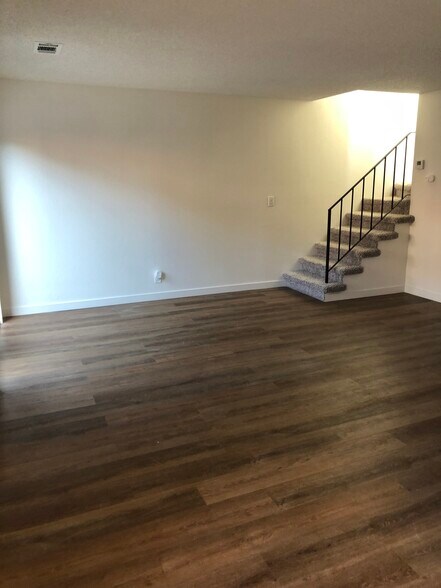 Building Photo - 480 Corcoran Ave