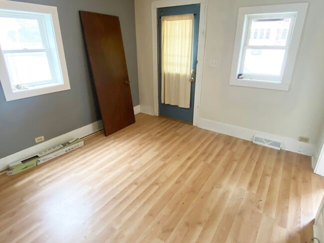 Building Photo - 2 BR Ranch Style Home with 1-Car Detached Garage