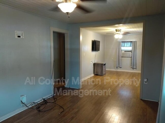 Building Photo - 2441 N Pine Ave