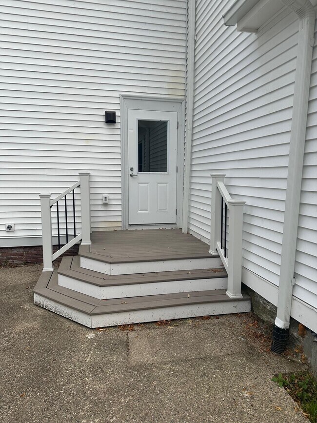 Building Photo - 38 Ladds Ln