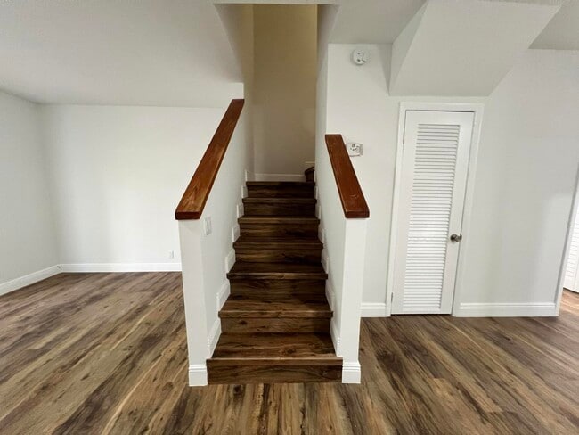 Building Photo - 10623 Royal Palm Blvd