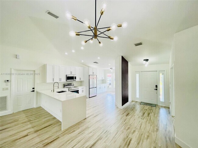 Primary Photo - 272 SW Oakridge Dr