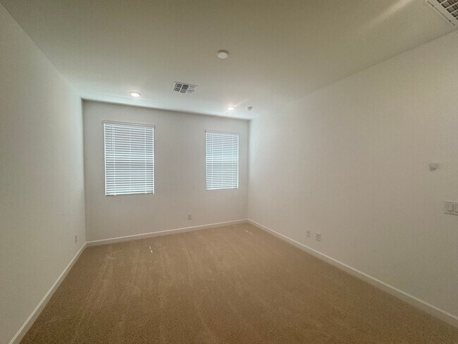 Building Photo - BRAND NEW HOME IN ALORAVITA IN PEORIA
