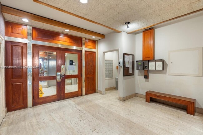 Building Photo - 825 Brickell Bay Dr