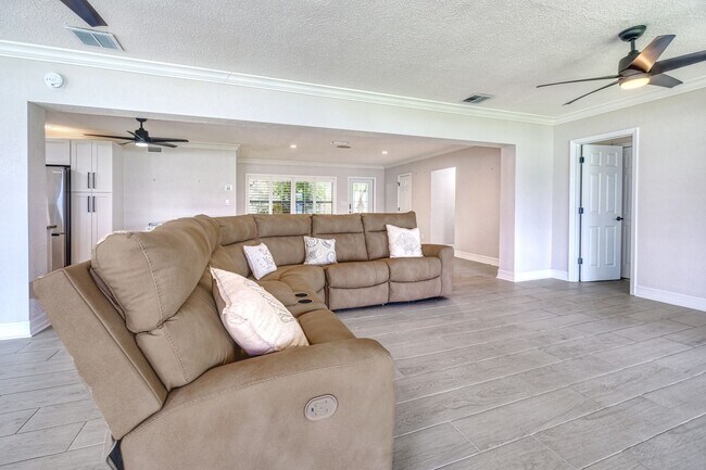 Building Photo - Treasure Island Three Bedroom, Two Bath Furnished Single Family Home on the water.