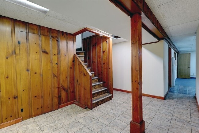 Building Photo - 157 Sandringham Ave