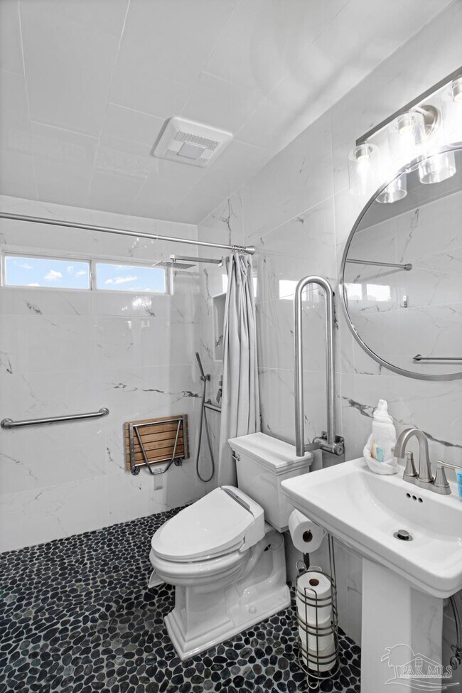 Building Photo - 1675 Winding Shore Dr