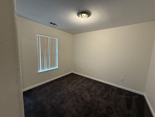 Building Photo - Spacious 4 Bedroom 2 Bath Home Nestled in ...