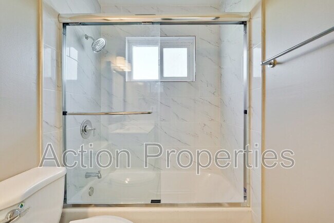 Building Photo - 685 Foxtail Dr