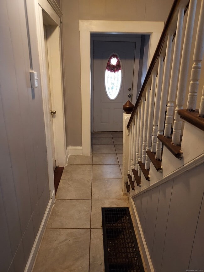 Building Photo - 339 Shelton Ave