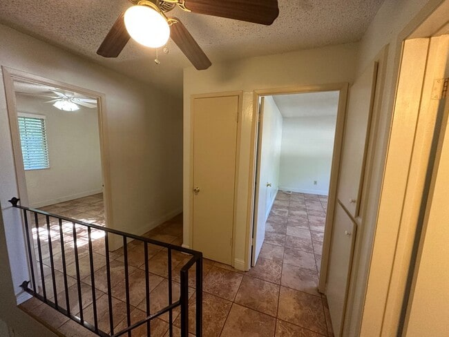 Building Photo - Three Bedroom Townhome Near River Access