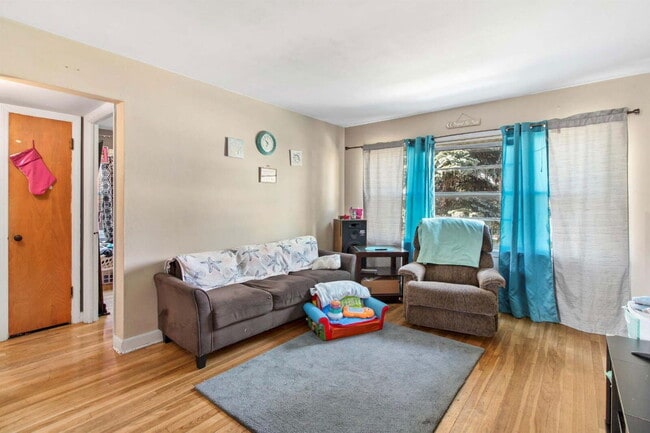 Primary Photo - 2320 S 92nd St