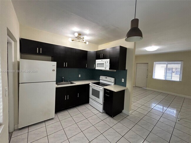 Building Photo - 2843 SW 37th Ct
