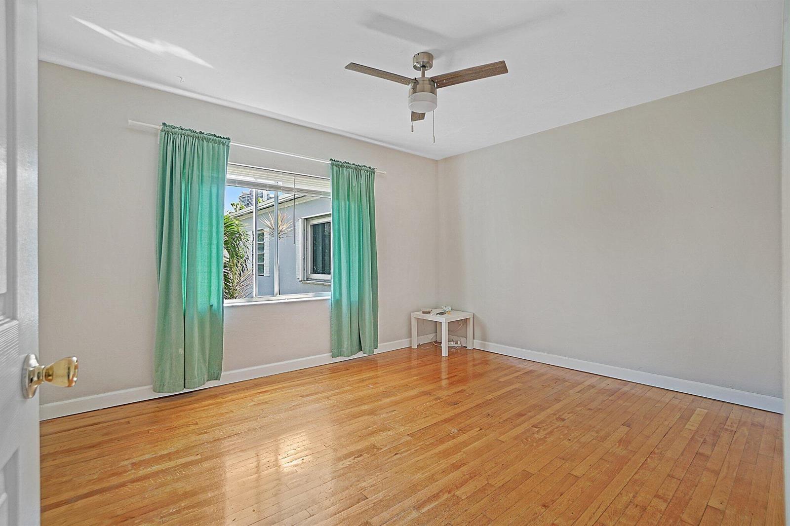 Building Photo - 530 SW 10th St