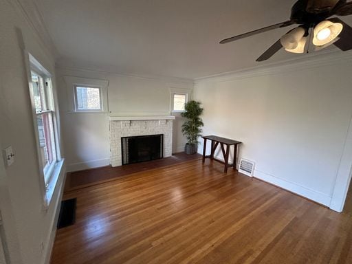 Building Photo - Charming Queen Anne Home AVAILABLE NOW