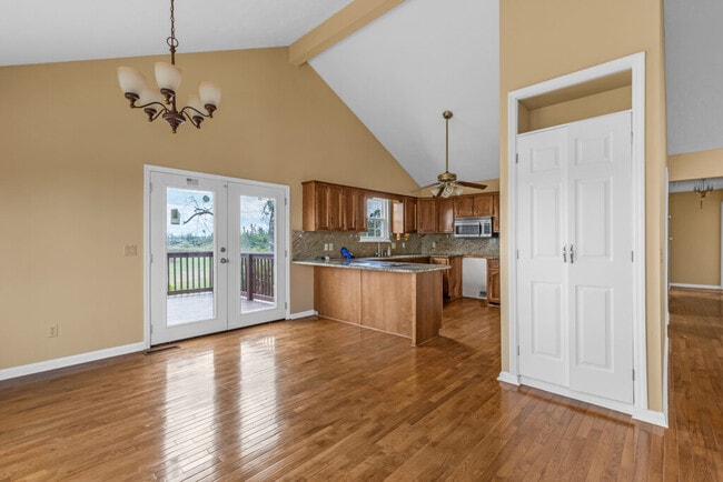 Building Photo - 7918 Holly Hills Dr