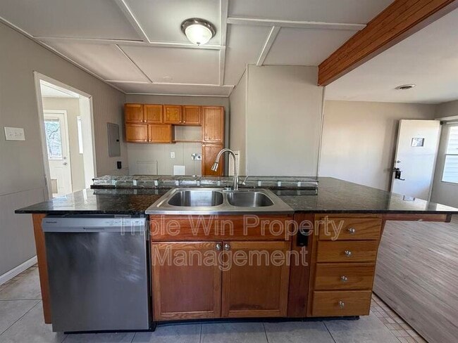 Building Photo - 300 Brackleigh Ln