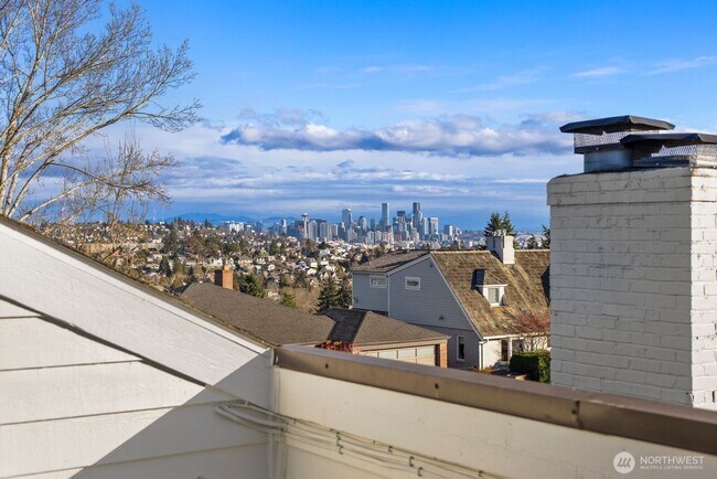 Building Photo - Exceptional Magnolia Home - Rare opportunity to live in Seattles Premier  Neighborhood