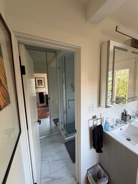 Building Photo - 6124 Glen Tower St