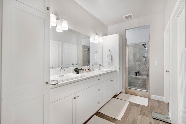 Building Photo - 4133 Sierra Madre Ave