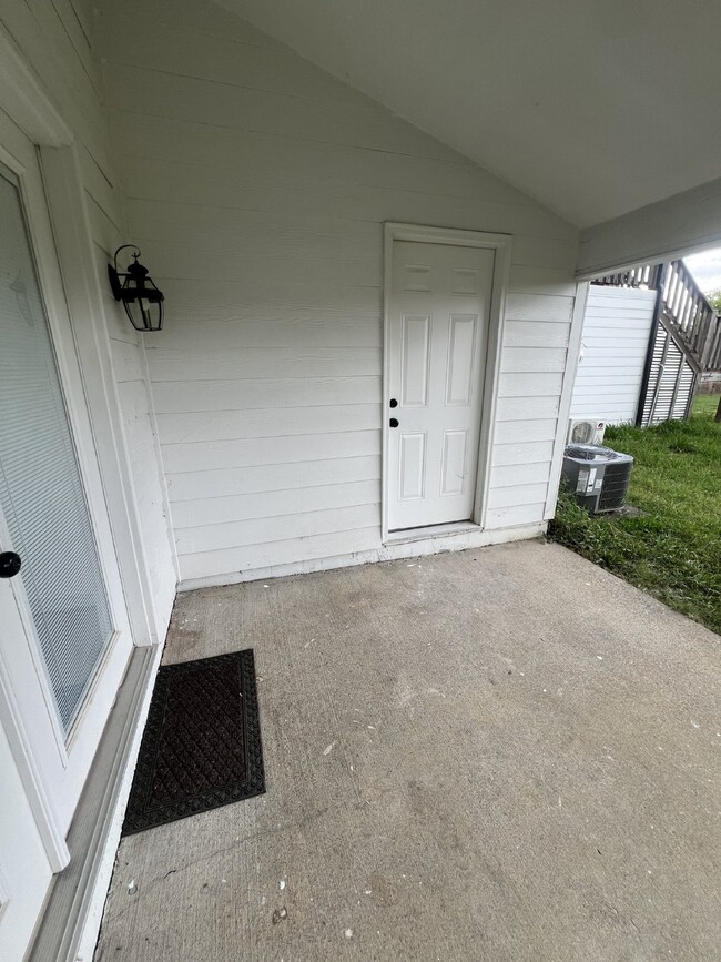 Building Photo - Charming 2-Bedroom Duplex in East Brainerd