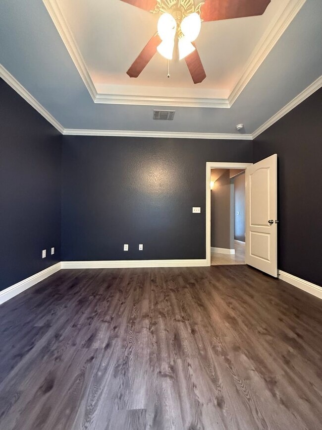 Building Photo - Beautiful 4 bedroom 2 bath home centrally located for added convenience