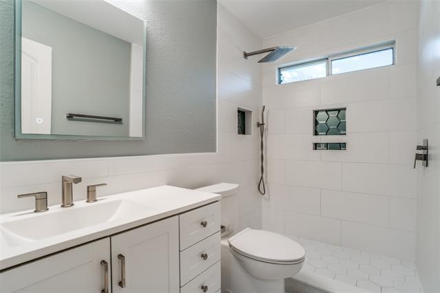Building Photo - 3925 La Tierra Linda Trail