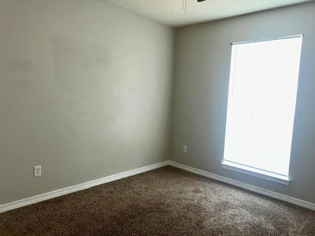 Building Photo - 218 Trish Dr