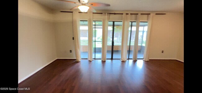 Building Photo - 281 Current Dr