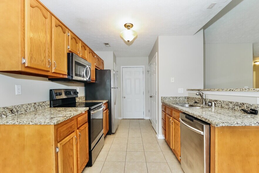 Building Photo - 8008 Grandmeadow Ln