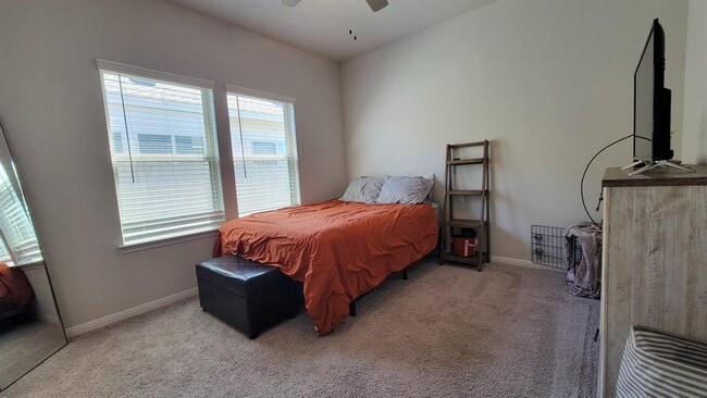 Building Photo - 363 Witchhazel Way