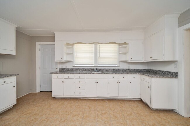 Building Photo - Newly Renovated 3-Bed, 2-Bath Home in Birm...