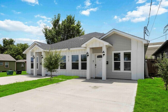 Building Photo - 8138 Bassett St