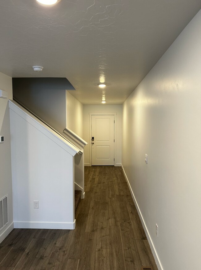Building Photo - Beautiful Three Bedroom Home