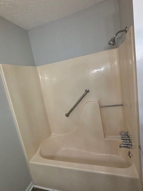 Building Photo - 1100 Crescent Dr