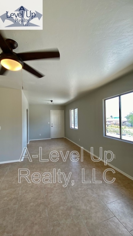 Building Photo - 208 E Yavapai Rd