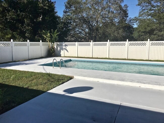 Building Photo - private pool home in Kensington Park - Sar...