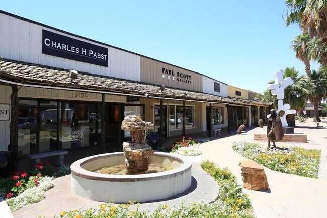 Building Photo - 5804 N Scottsdale Rd