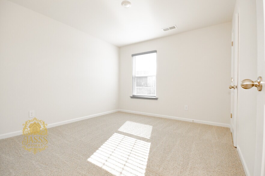 Building Photo - 1361 Secrest Commons Dr