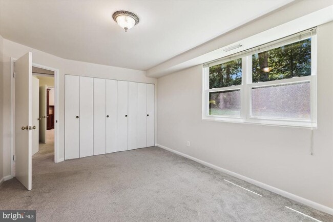 Building Photo - 6916 Southridge Dr