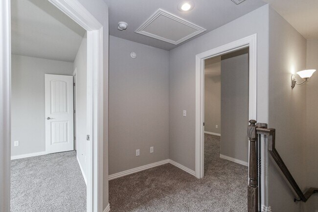 Building Photo - Gorgeous 3 bed/3 bath home in great Bentonville neighborhood