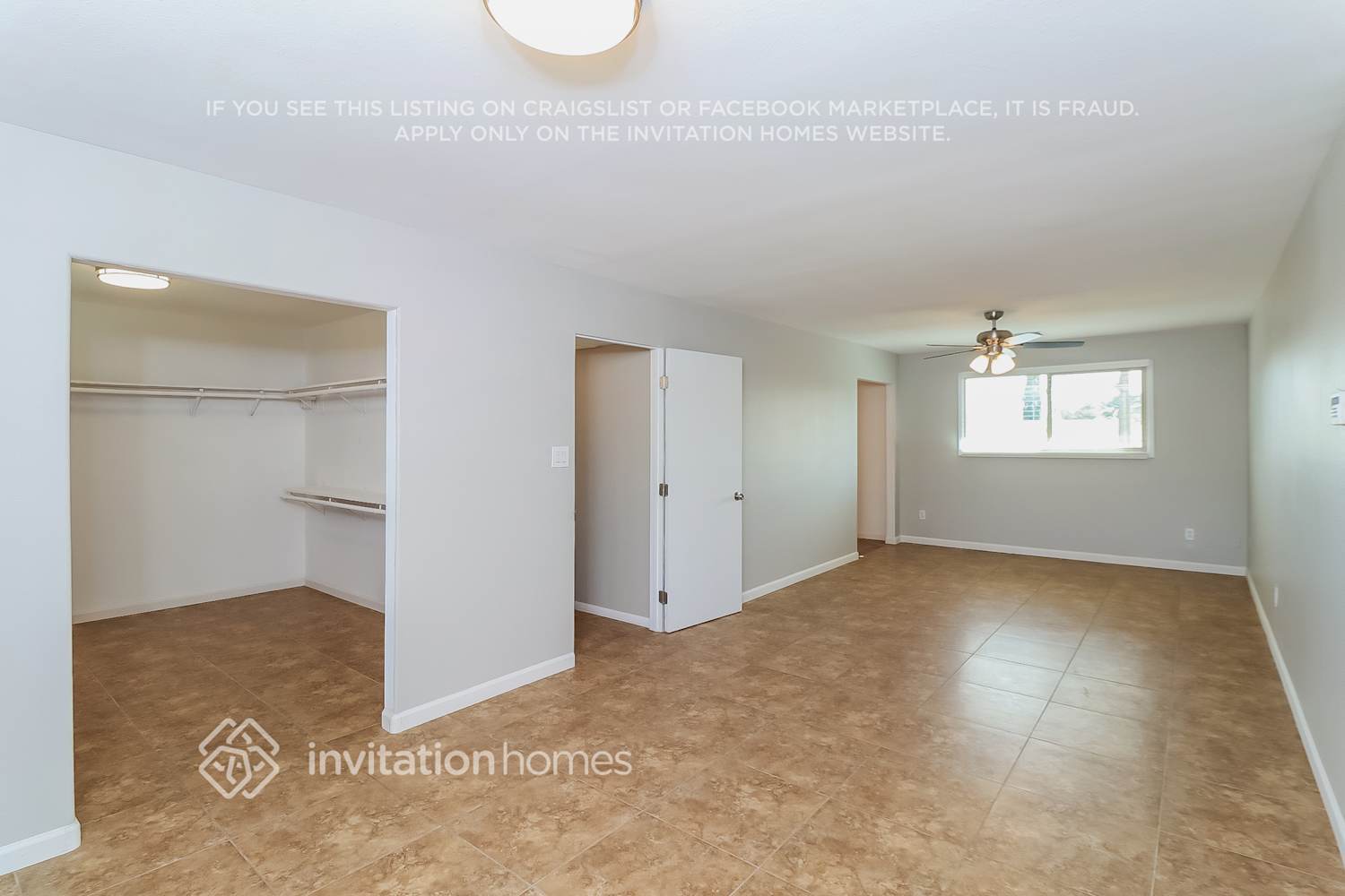 Building Photo - 213 E Carson Cir