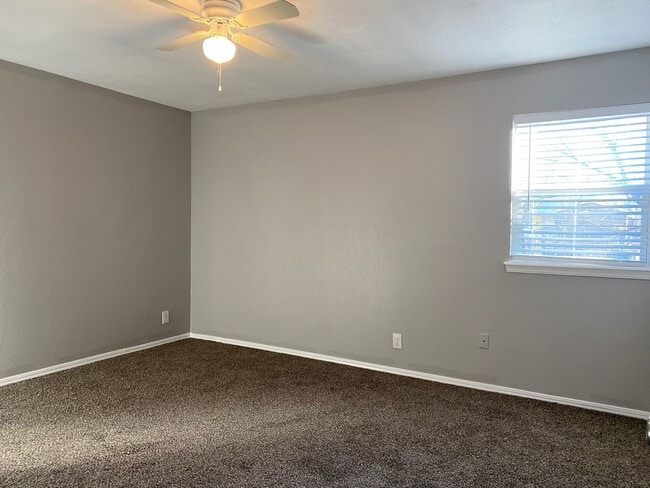 Building Photo - 2 Bedroom Duplex near Lake Overholser