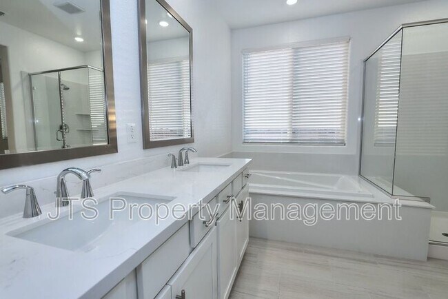 Building Photo - 4364 Greenshank Cir